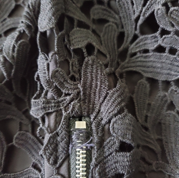 Gilbert lace rompers XS - Picture 4 of 7